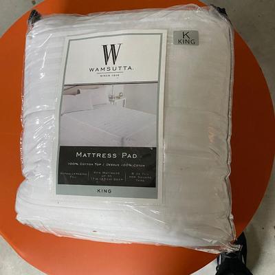 New in package king mattress pad