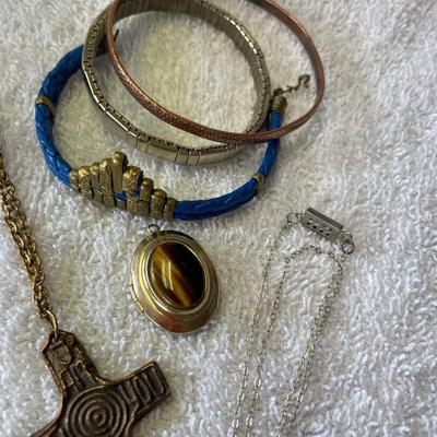 Lot of jewelry
