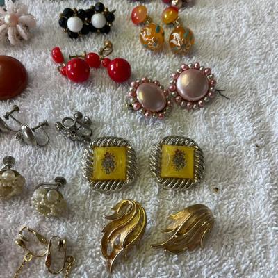 Jackpot lot of Screw Back Clip on earrings