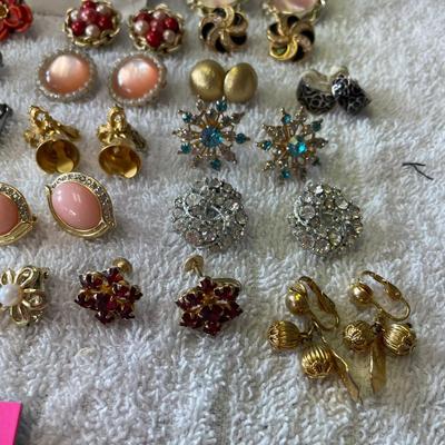 Jacpot lot #2 Clip on earrings