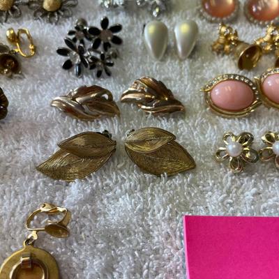 Jacpot lot #2 Clip on earrings