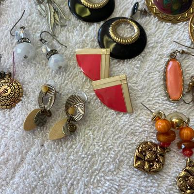 Jackpot lot of pierced earrings