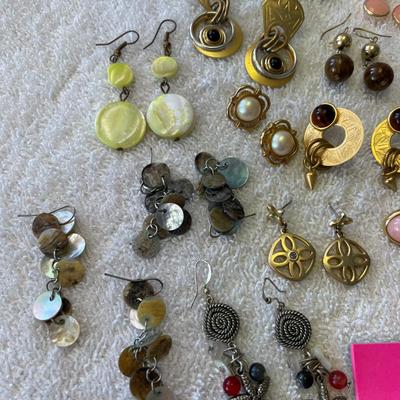 Jackpot #2 lot of pierced earrings