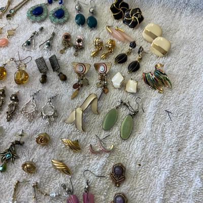 Jackpot #2 lot of pierced earrings