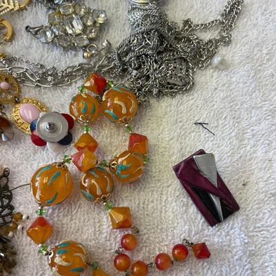 Lot of damage/ broke jewelry