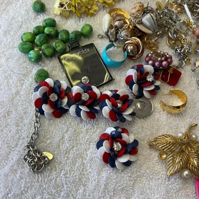 Lot of damage/ broke jewelry