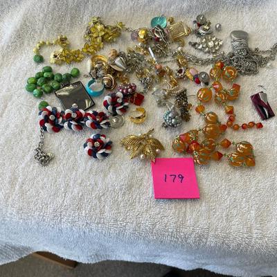Lot of damage/ broke jewelry