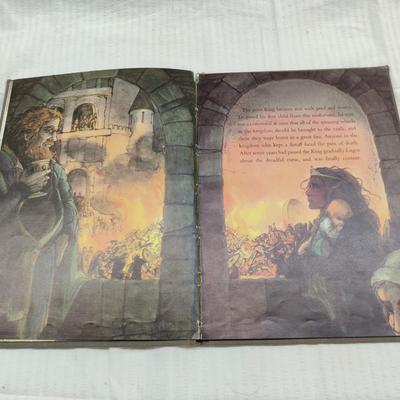 1977 THE SLEEPING BEAUTY FROM THE BROTHERS GRIMM by TRINA SCHART HYMAN