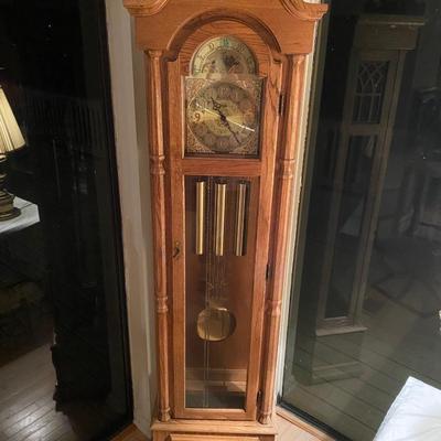 Beautiful Reminiscence Ridgeway vintage grandfather clock - WORKS!