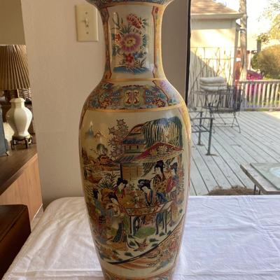 Vintage tall Oriental vase #R-100