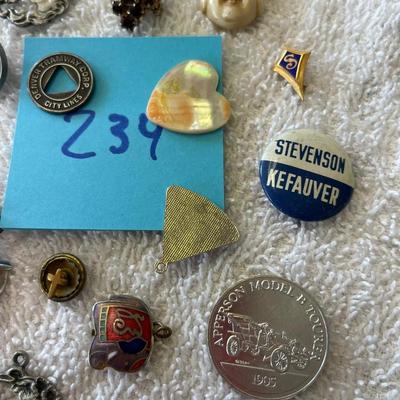Lot of trinket items