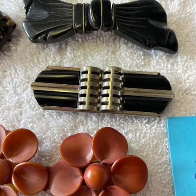 Lot of Vintage Bakelite & early plastic Buckles
