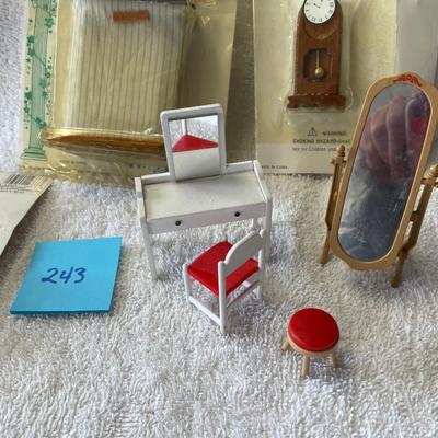 Newer Wood Doll House Furniture