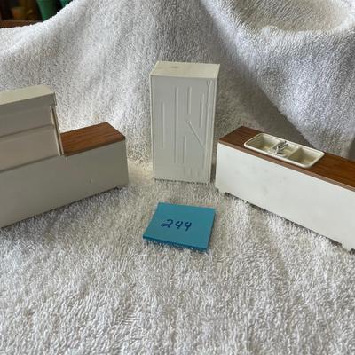 1970s TOMY plastic Doll House Kitchen