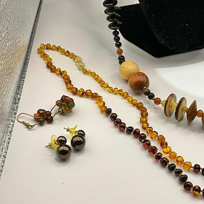 1225 Earthtone Necklaces, Bracelets, Earring Lot