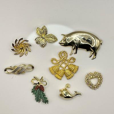 1226 Lot of Vintage Brooches