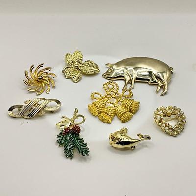 1226 Lot of Vintage Brooches