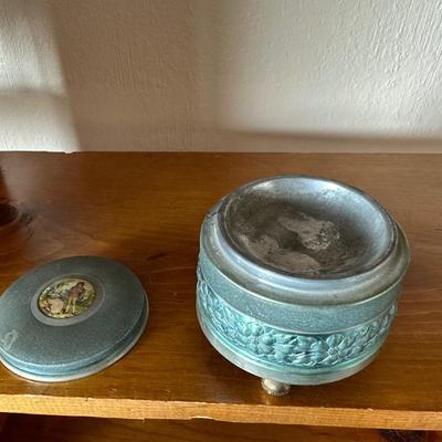VINTAGE MUSIC BOX AND PORCELAIN FIGURINES