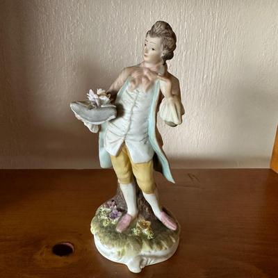 VINTAGE MUSIC BOX AND PORCELAIN FIGURINES
