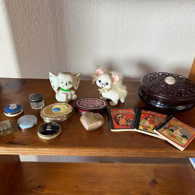 ASSORTMENT OF COLLECTIBLES