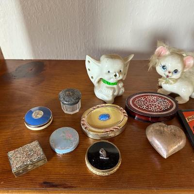 ASSORTMENT OF COLLECTIBLES