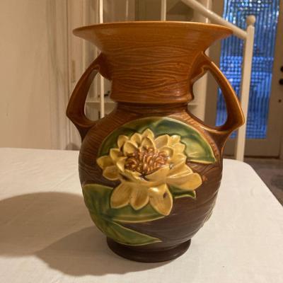 Vintage Roseville water lily vase