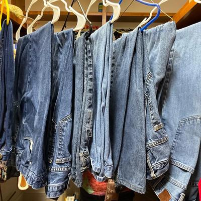 1246 Lot of Mens Lands end and LLBEAN Jeans 40 x 29