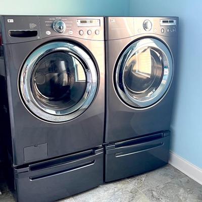 LG ELECTRIC WASHER & DRYER SET WITH PEDESTALS