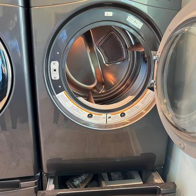 LG ELECTRIC WASHER & DRYER SET WITH PEDESTALS