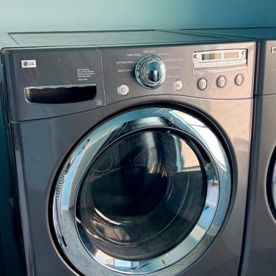 LG ELECTRIC WASHER & DRYER SET WITH PEDESTALS