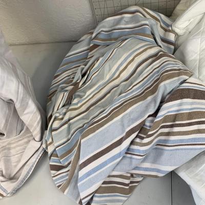 #588 Blue/Brown Sheets and Queen Size Mattress Cover