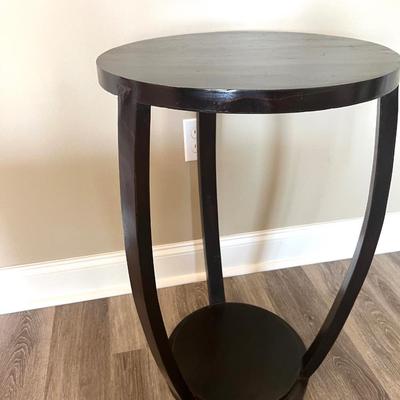 ROUND ACCENT TABLE