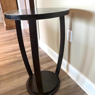 ROUND ACCENT TABLE