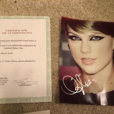 With COA Taylor Swift Autographed Signed Photo 8.5x11 inch