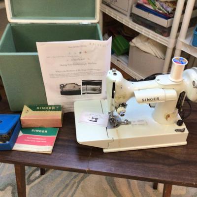 1335 Singer Featherweight Model 221