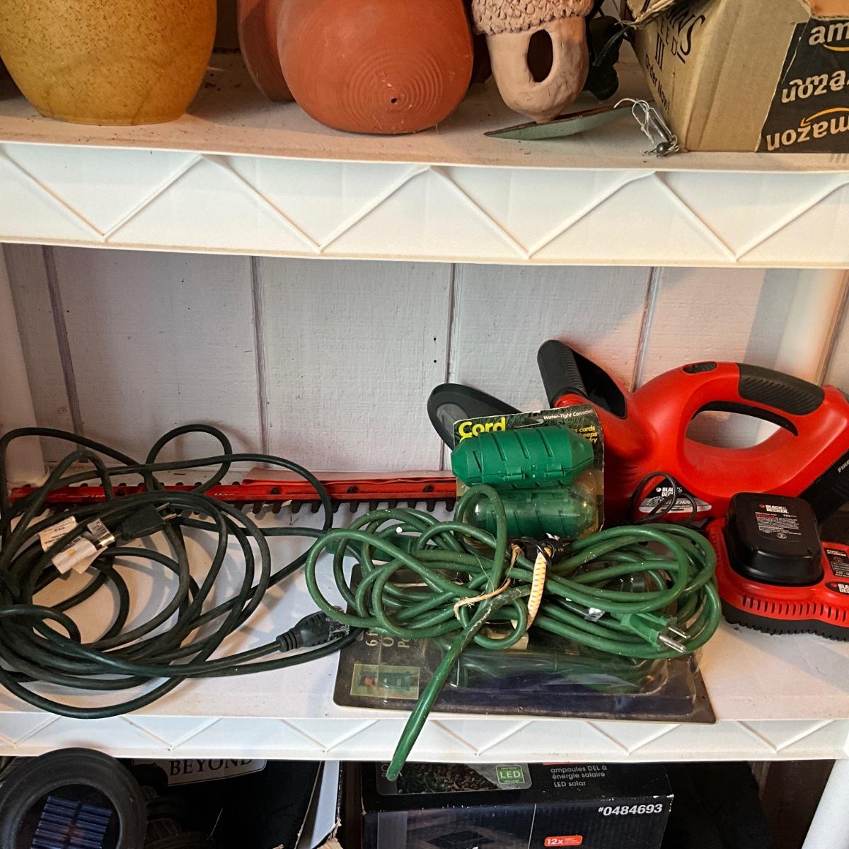 1283 Black and Decker Hedge Trimmer with Extension cord