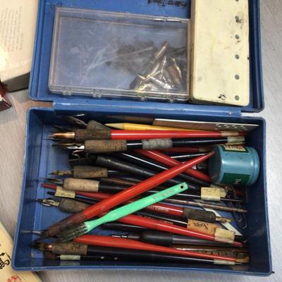 1332 Caligraphy Lot Pens Books