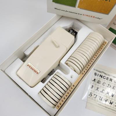 VINTAGE SINGER MONOGRAMMER