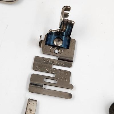 SINGER SEWING MACHINE ACCESORIES BUNDLE