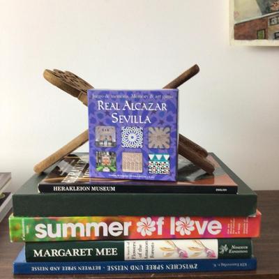 1304 Coffee Table Art Books & Carved Wooden Book Stand