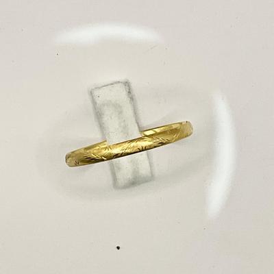 1346 14k Yellow Gold Diamond Cut Leaf Design Bangle Bracelet