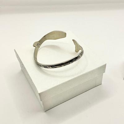 1353 Like New Sterling Bill J. Wilson Orca Whale Cuff Bracelet
