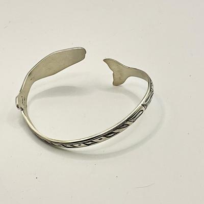 1353 Like New Sterling Bill J. Wilson Orca Whale Cuff Bracelet