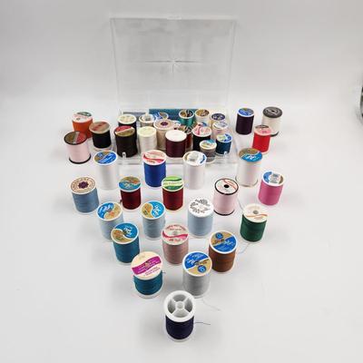 LARGE BUNDLE OF THREAD W/ VINTAGE PLASTIC THREAD CASE