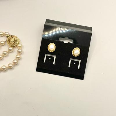1566 14k Yellow gold Filigree Clasp Double Strand Pearl Bracelet and Earrings