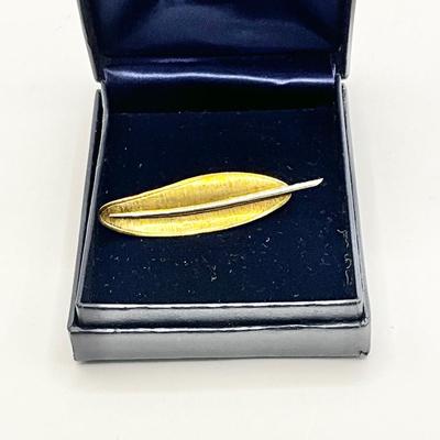 1571 18k Italian Yellow and White Gold Leaf Pin