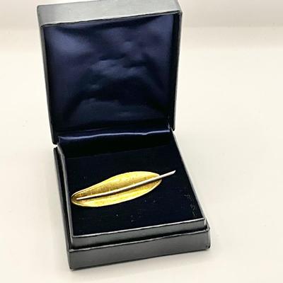 1571 18k Italian Yellow and White Gold Leaf Pin