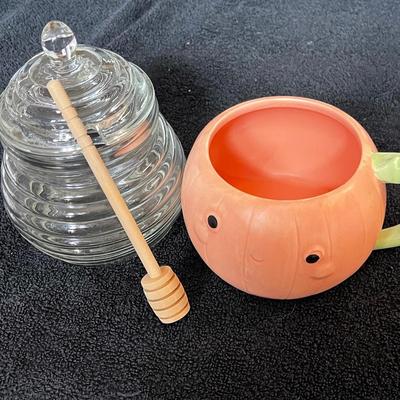 Pumping mug & honey container!