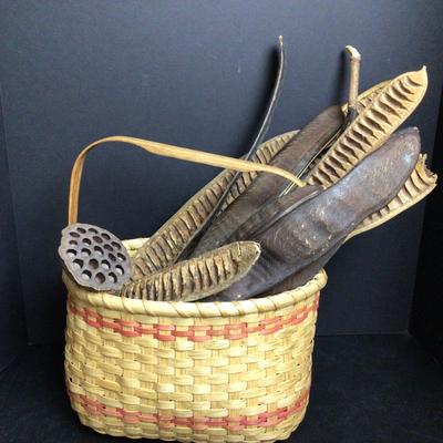 1375 Magnolia Basket with Decorative Pods