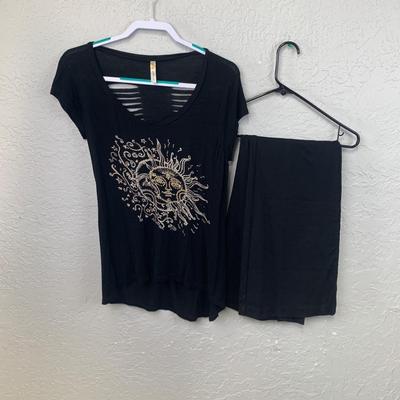 #610 Black Size 4 Pants and Sun/Moon Shirt